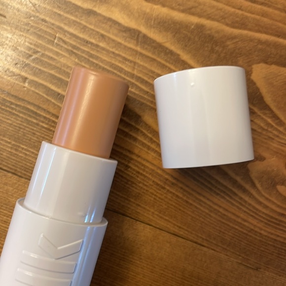 FREE with $35 Milk Flex Foundation Stick VANILLA - Picture 6 of 7